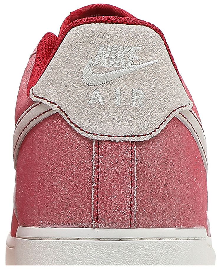 Nike Air Force 1 07 LV8 Dusty Red