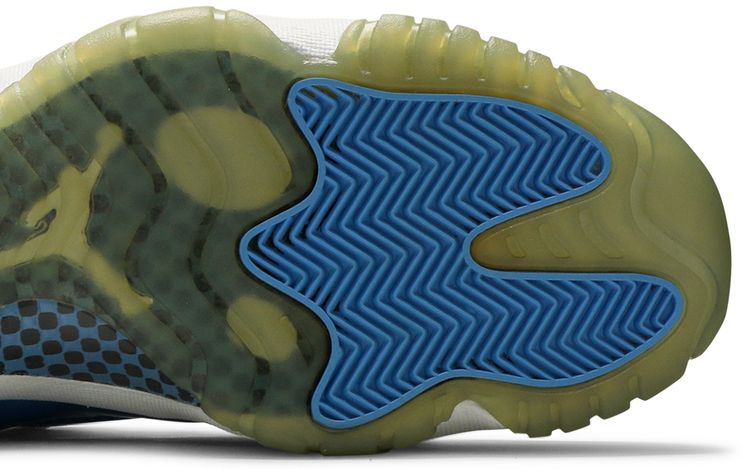 Air Jordan 11 Retro Low Columbia 2001