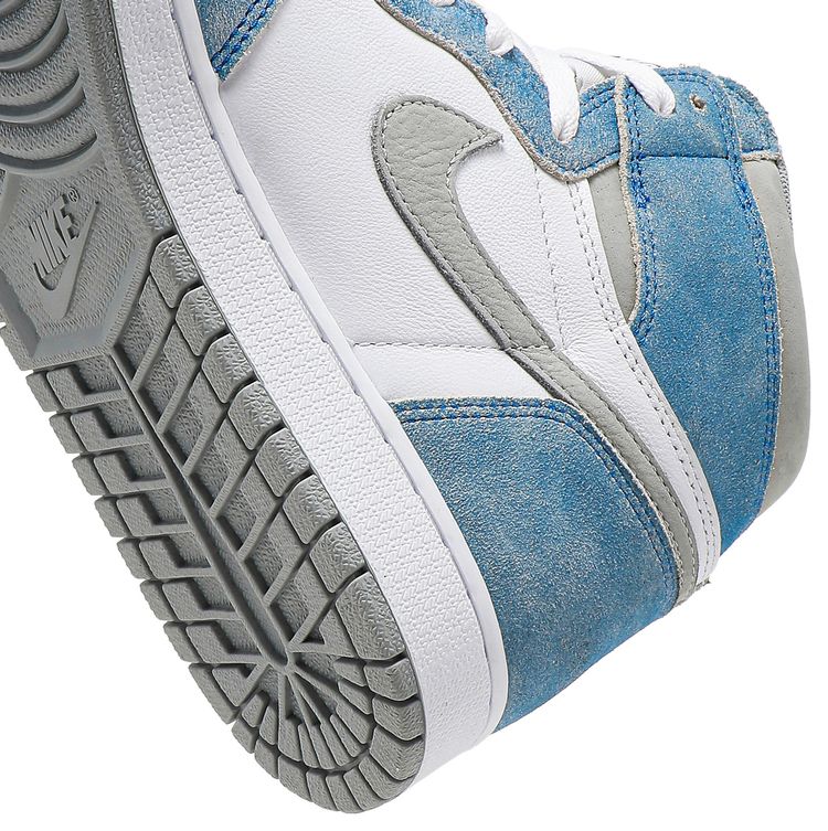 Air Jordan 1 Retro High OG Hyper Royal