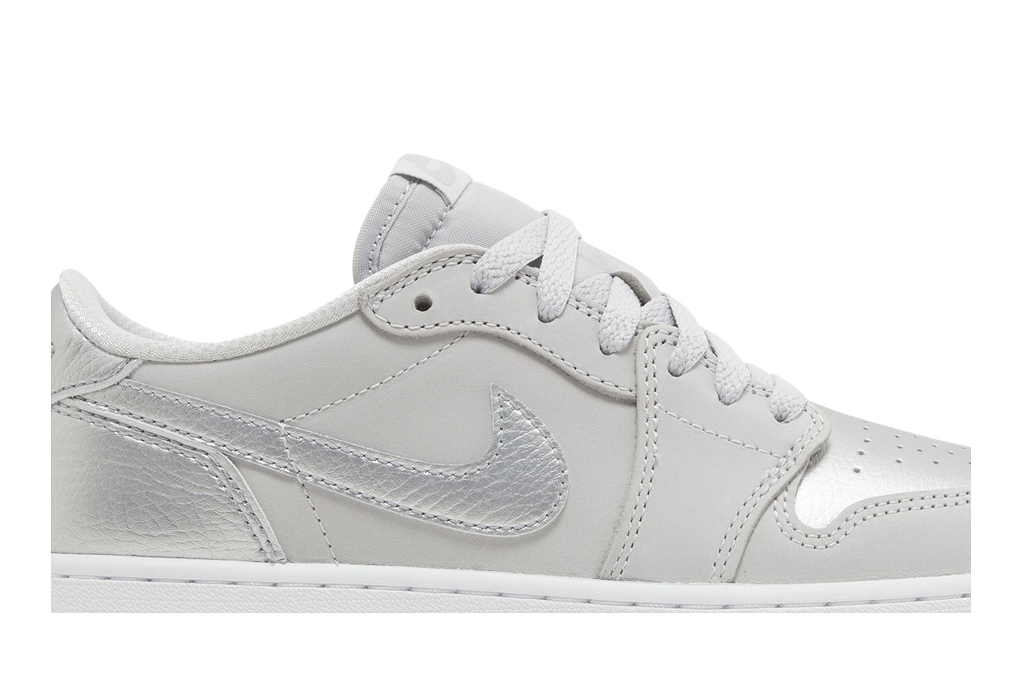 Size 4.0 Air Jordan 1 Retro Low OG GS 'Metallic Silver'