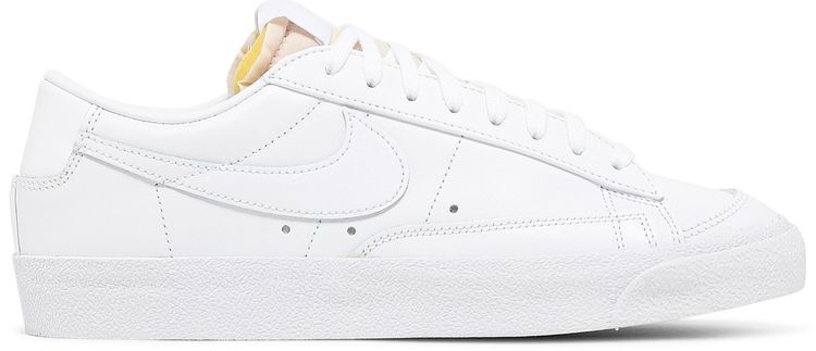 Nike Wmns Blazer Low 77 Triple White