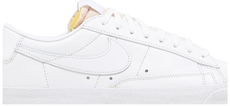 Nike Wmns Blazer Low 77 Triple White