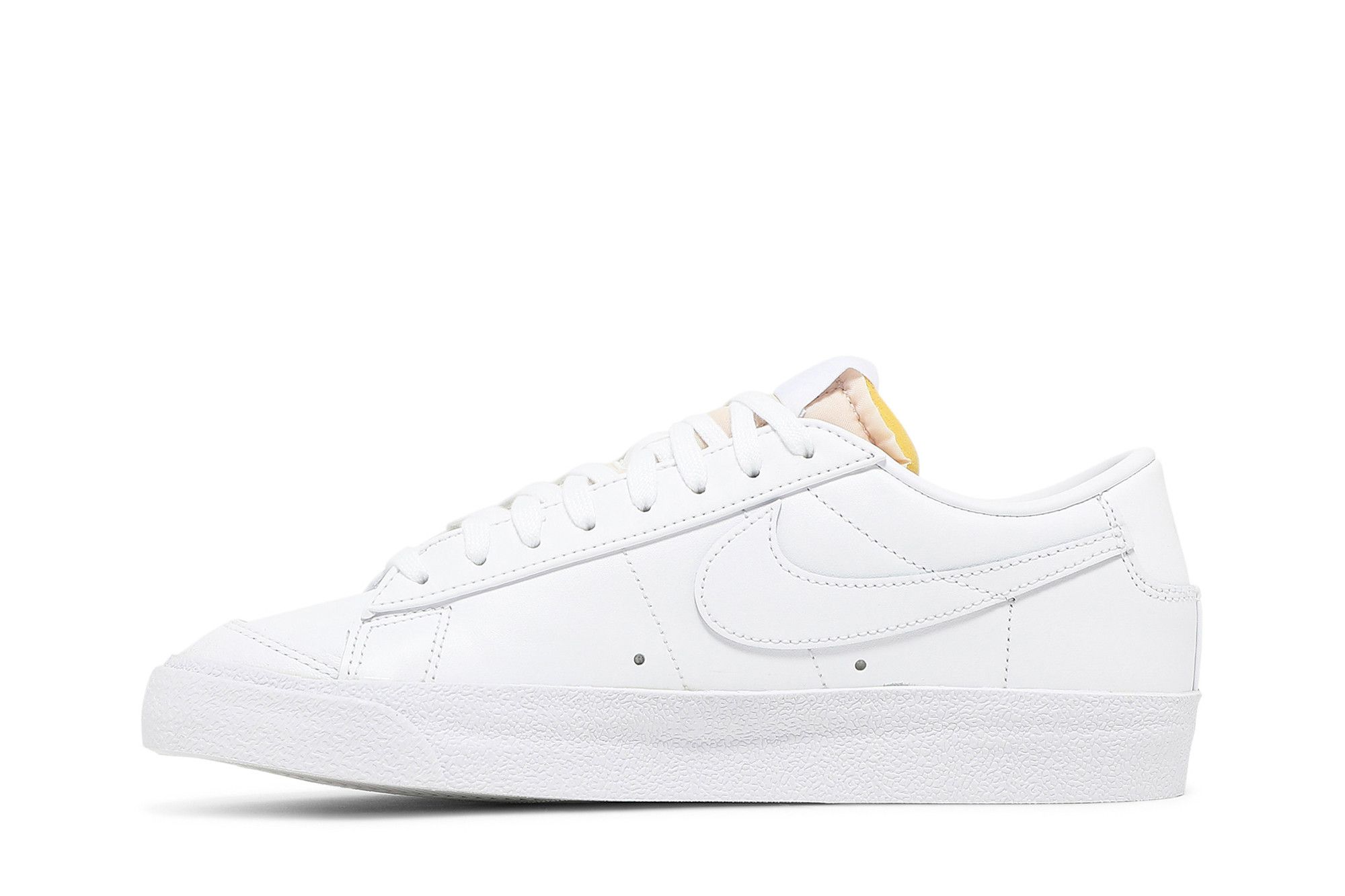 Nike blazer triple white top