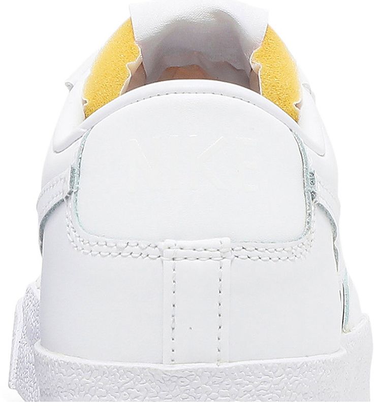 Nike Wmns Blazer Low 77 Triple White