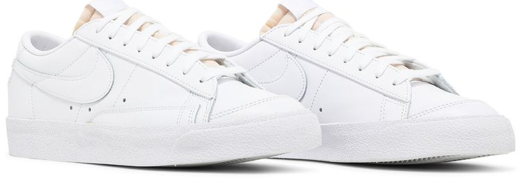 Nike Wmns Blazer Low 77 Triple White