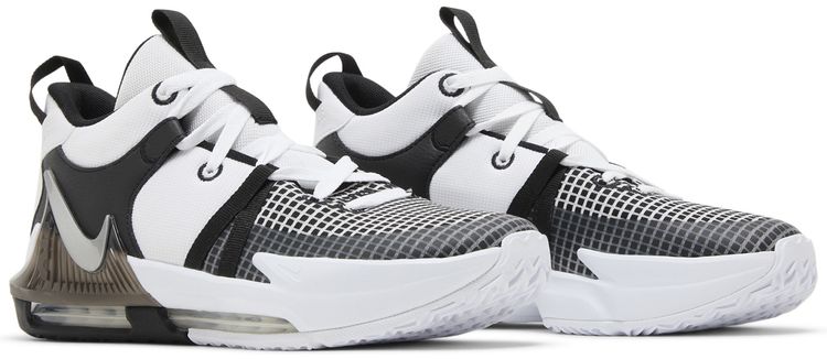 LeBron Witness 7 GS White Black