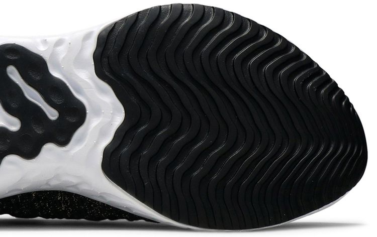 Nike Wmns React Phantom Run Flyknit 2 Premium Black Metallic Gold