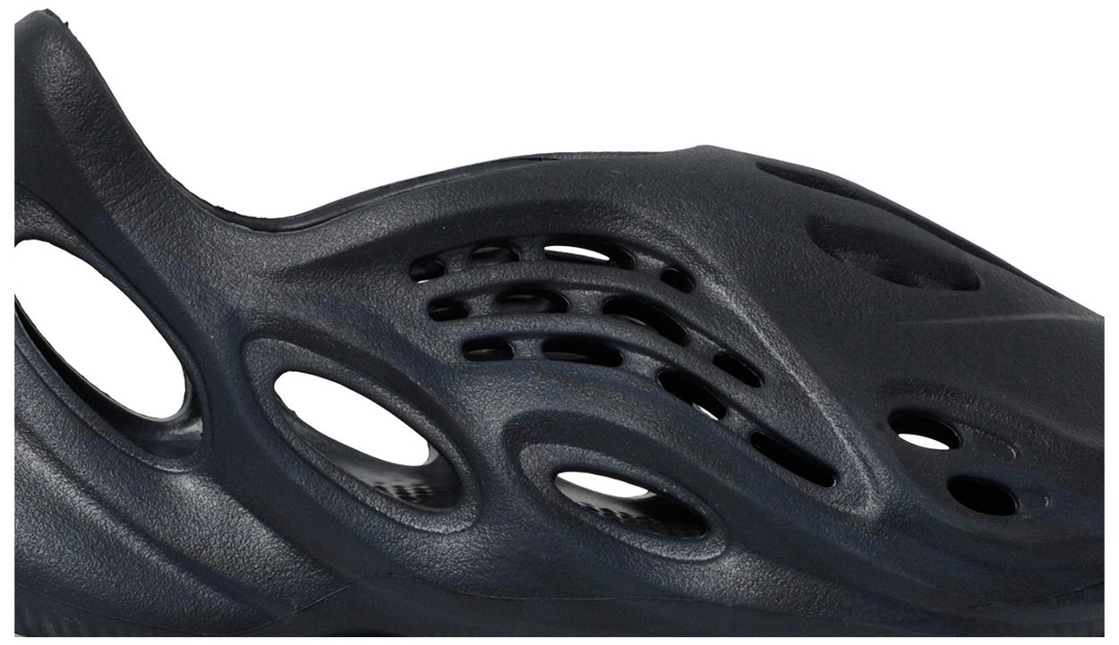 mineral blue foam runners on feet