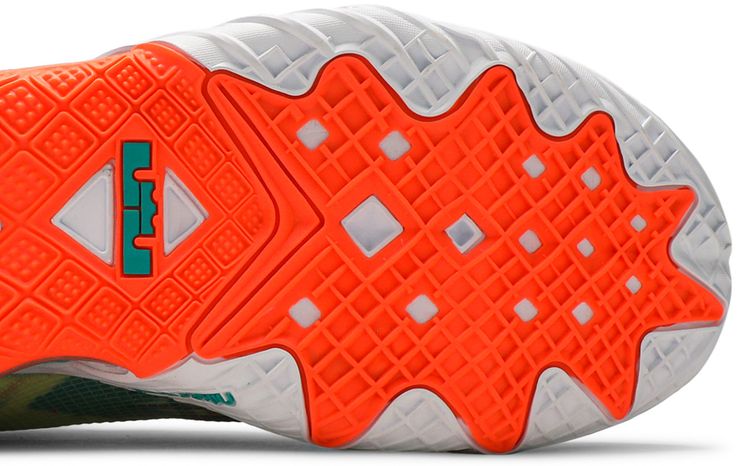 Nike LeBron 18 Low LeBronold Palmer