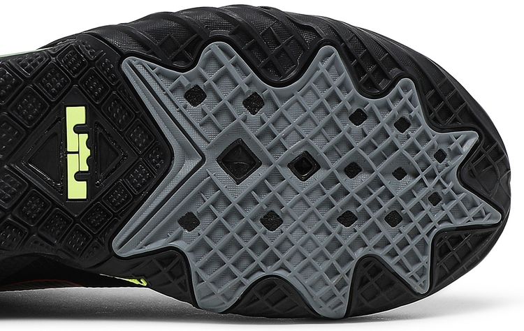 Nike LeBron 18 Low Air Max 95 Greedy