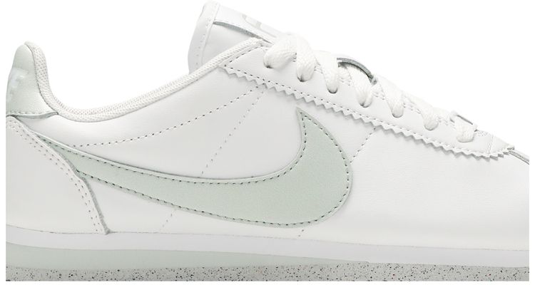 Nike Wmns Classic Cortez Flyleather White Light Silver