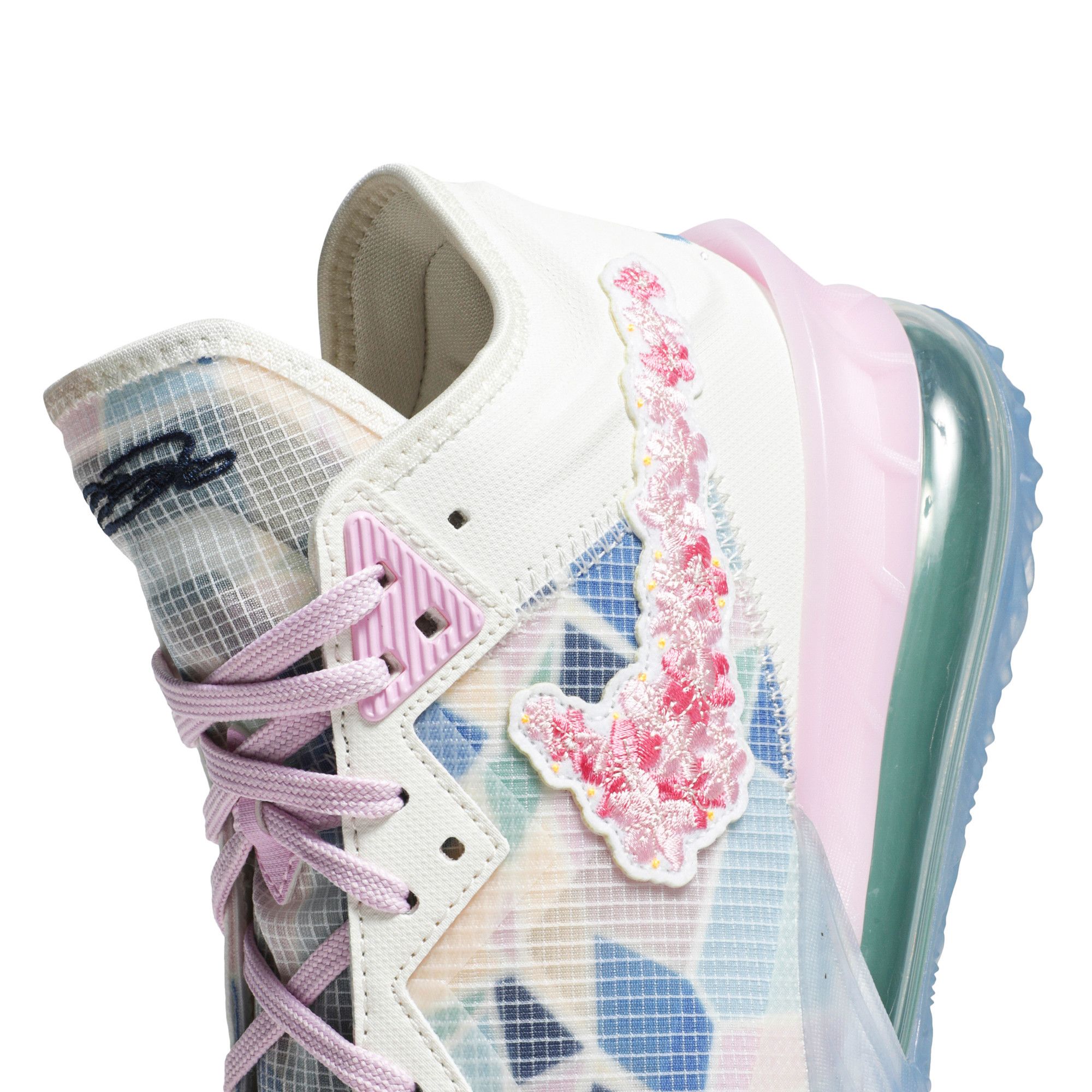 バスケットボール NIKE - nike lebron XVIII low atmos Nike atmos x LeBron 18 Low Sakura for Sale | Authenticity