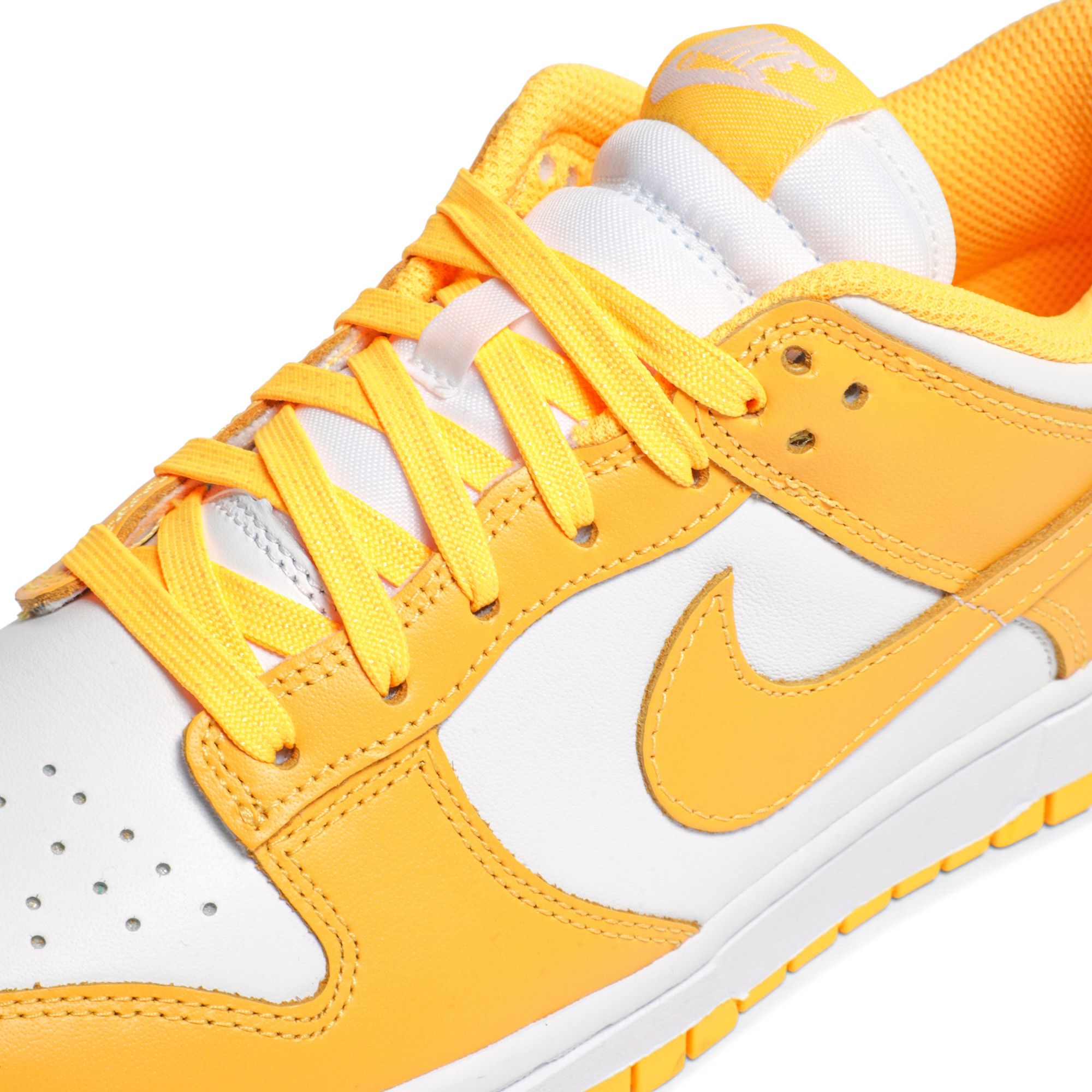 靴 Nike Women's Dunk Low \"Laser Orange\" Nike Dunk Low Women's Shoes. Nike.com