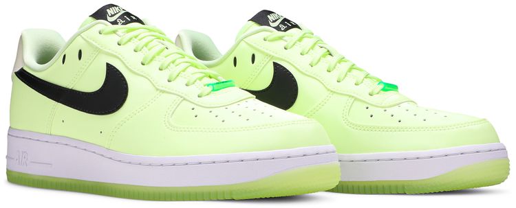 Nike Wmns Air Force 1 07 LX Barely Volt