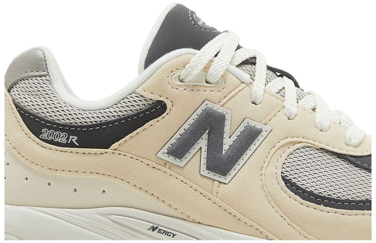 New Balance 2002R Big Kid Wide Sandstone Magnet