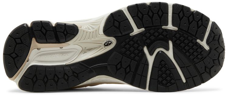 New Balance 2002R Big Kid Wide Sandstone Magnet