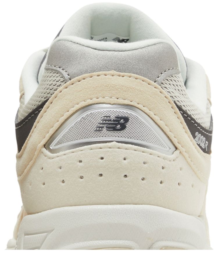 New Balance 2002R Big Kid Wide Sandstone Magnet