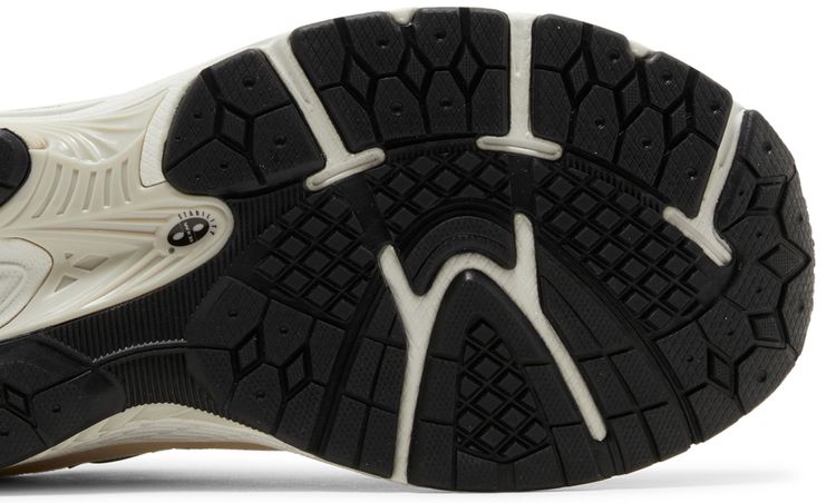 New Balance 2002R Big Kid Wide Sandstone Magnet