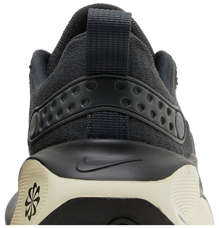 Nike Wmns ReactX Infinity Run 4 Dark Smoke Grey Metallic Gold