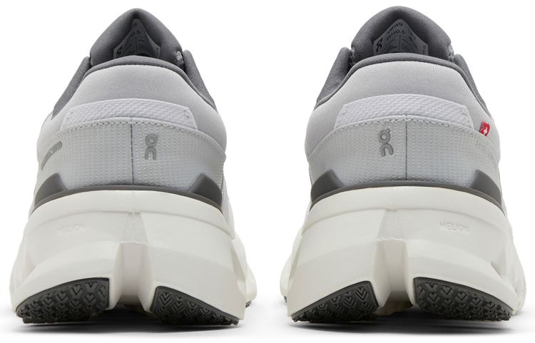 ON Wmns Cloudrunner 2 Frost White