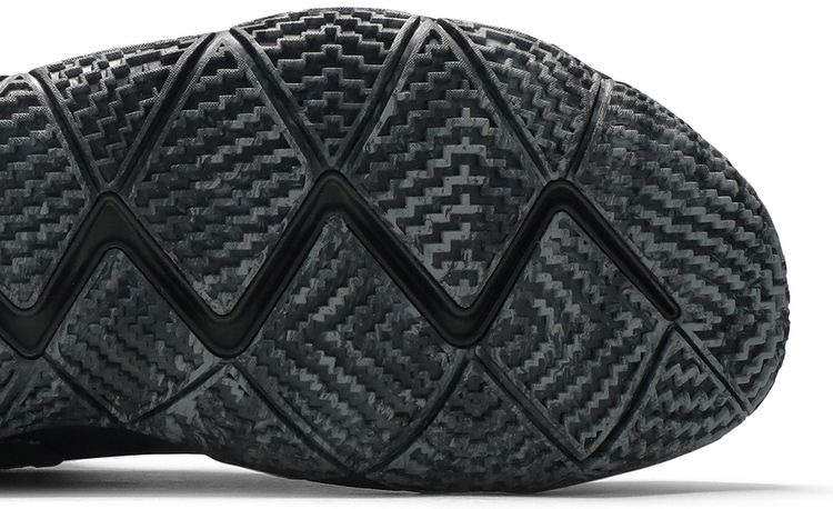 Nike Kyrie 4 Blackout