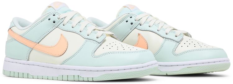 Wmns Dunk Low Barely Green