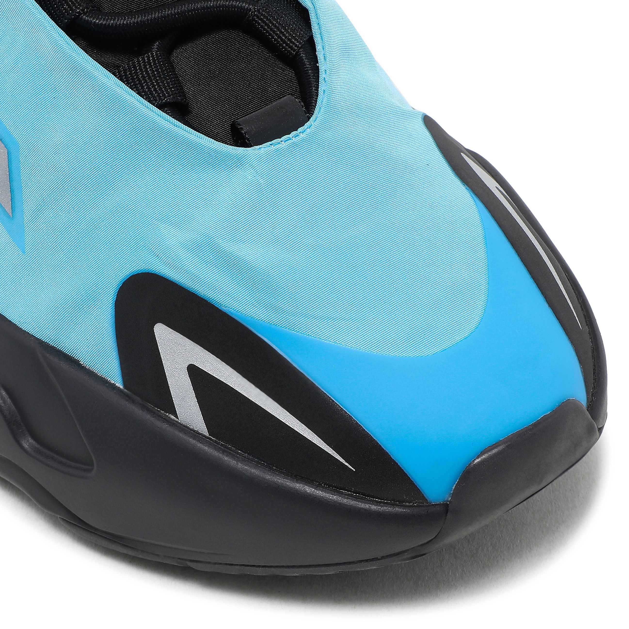 アディダス　YEEZY BOOST 700 MNVN BRYGHT CYAN
