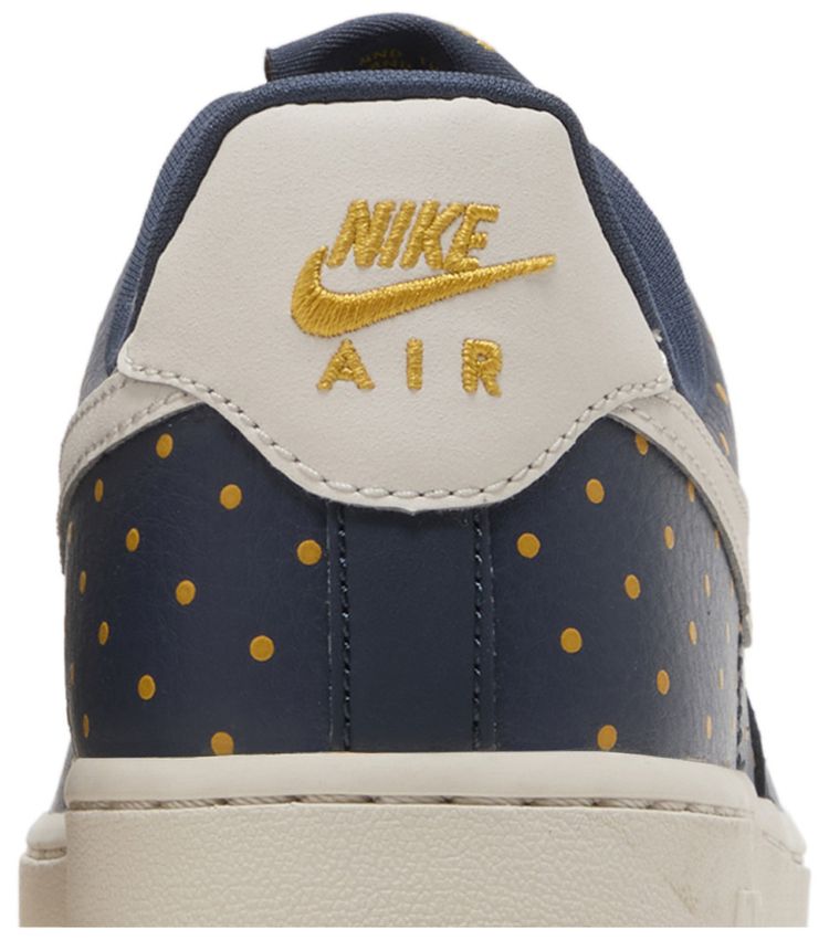 Nike Wmns Air Force 1 07 Low Polka Dots