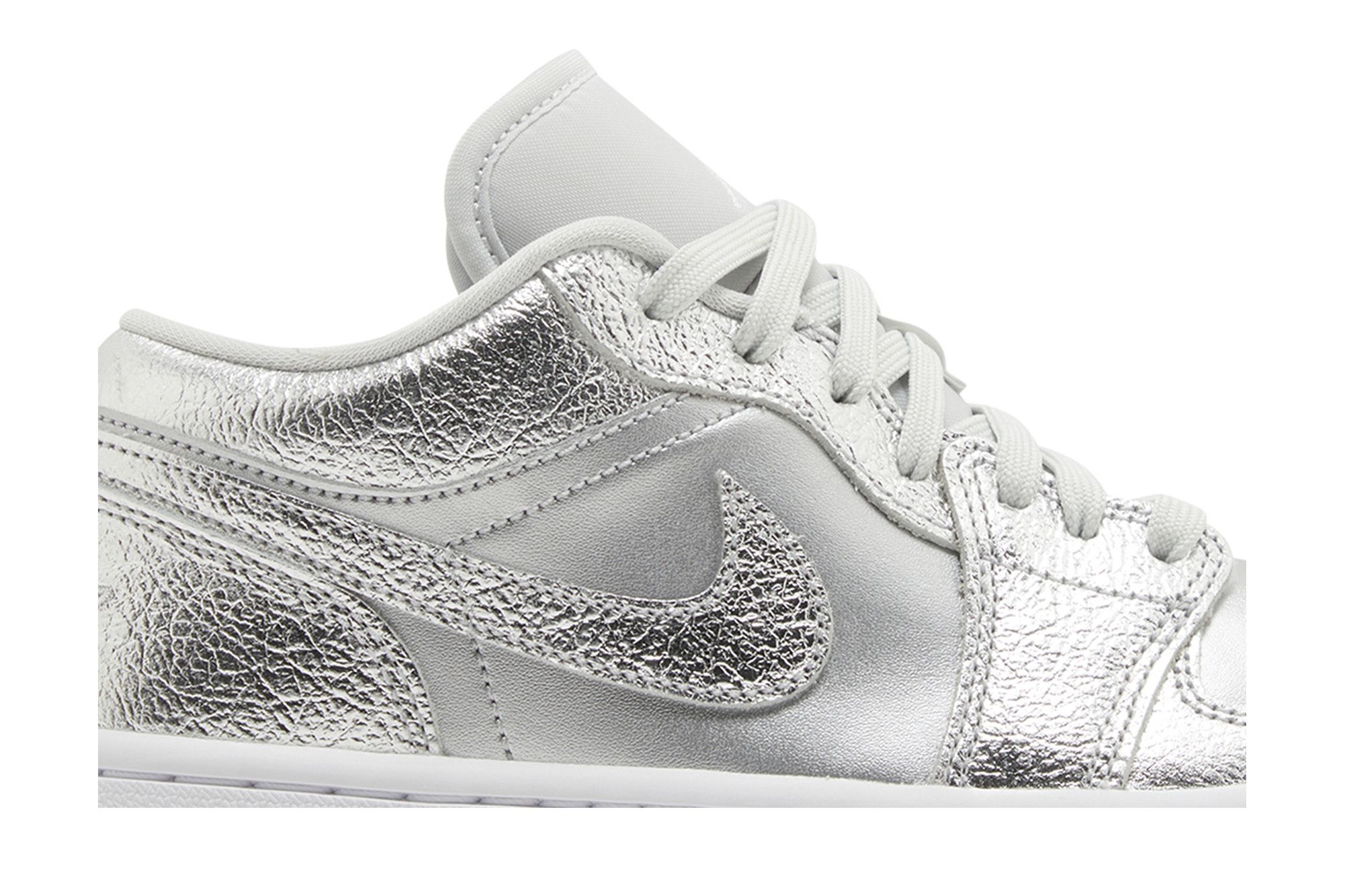 スニーカー Nike Air Jordan 1 Low SE FN5030-001 Nike Air Jordan 1 Low SE Metallic Silver FN5030-001 Women's