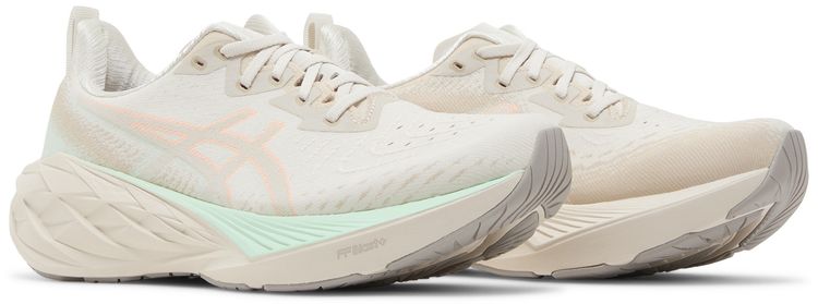 Wmns Novablast 4 Oatmeal Moonrock