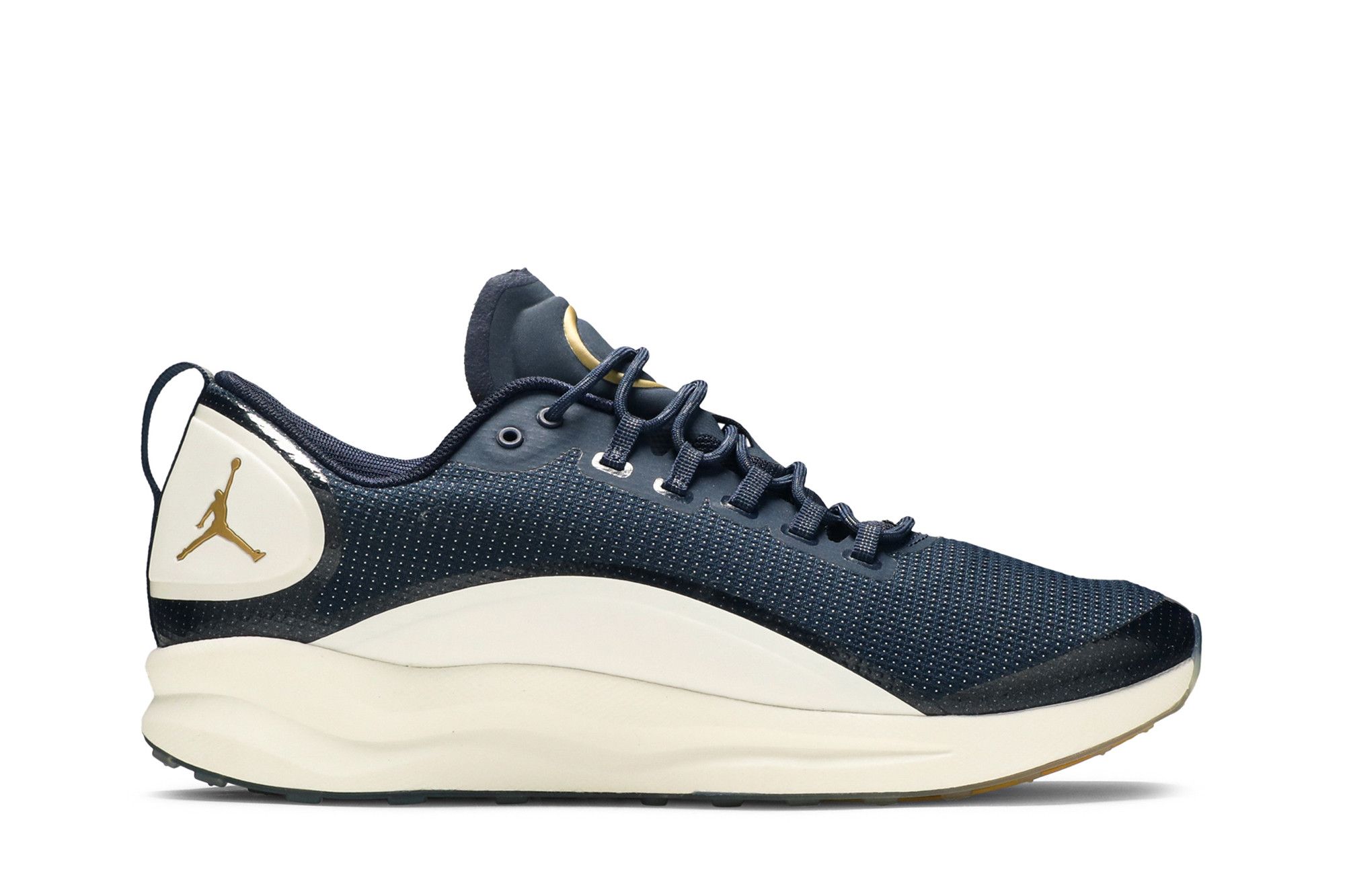 Jordan zoom tenacity re2pect hotsell