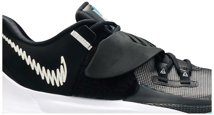 Nike Kyrie Low 3 Moon