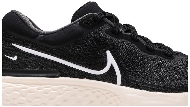 Nike Wmns ZoomX Invincible Run Flyknit Black White