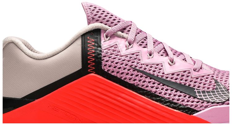 Nike Wmns Metcon 6 Beyond Pink Flash Crimson