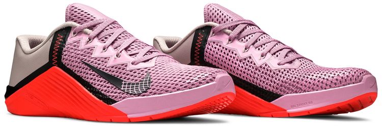 Nike Wmns Metcon 6 Beyond Pink Flash Crimson