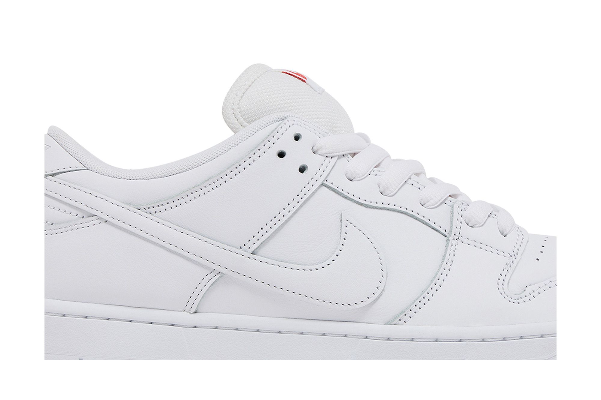 Nike sb dunk all white best sale