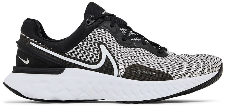 React Miler 3 White Black