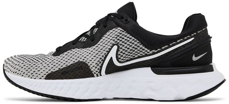 React Miler 3 White Black