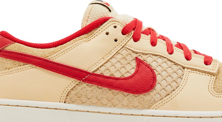 Dunk Low Strawberry Waffle