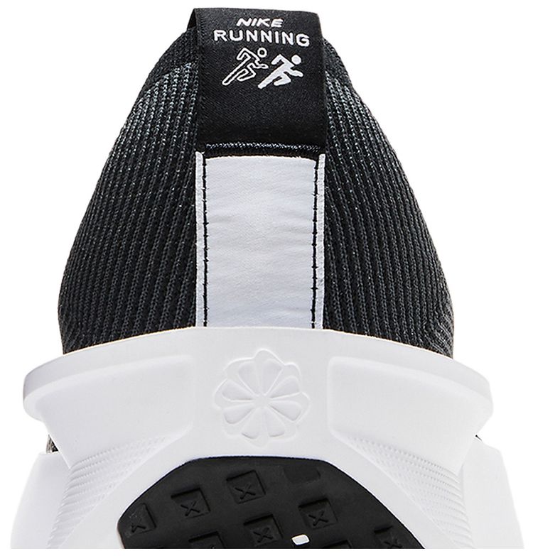 Nike Interact Run Black White