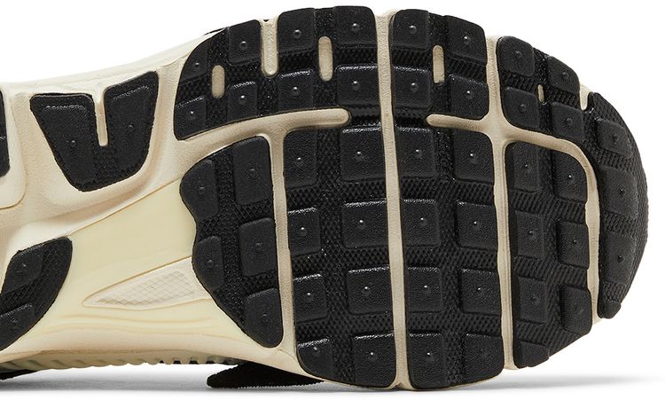 Nike Wmns Air Zoom Vomero 5 Timeless