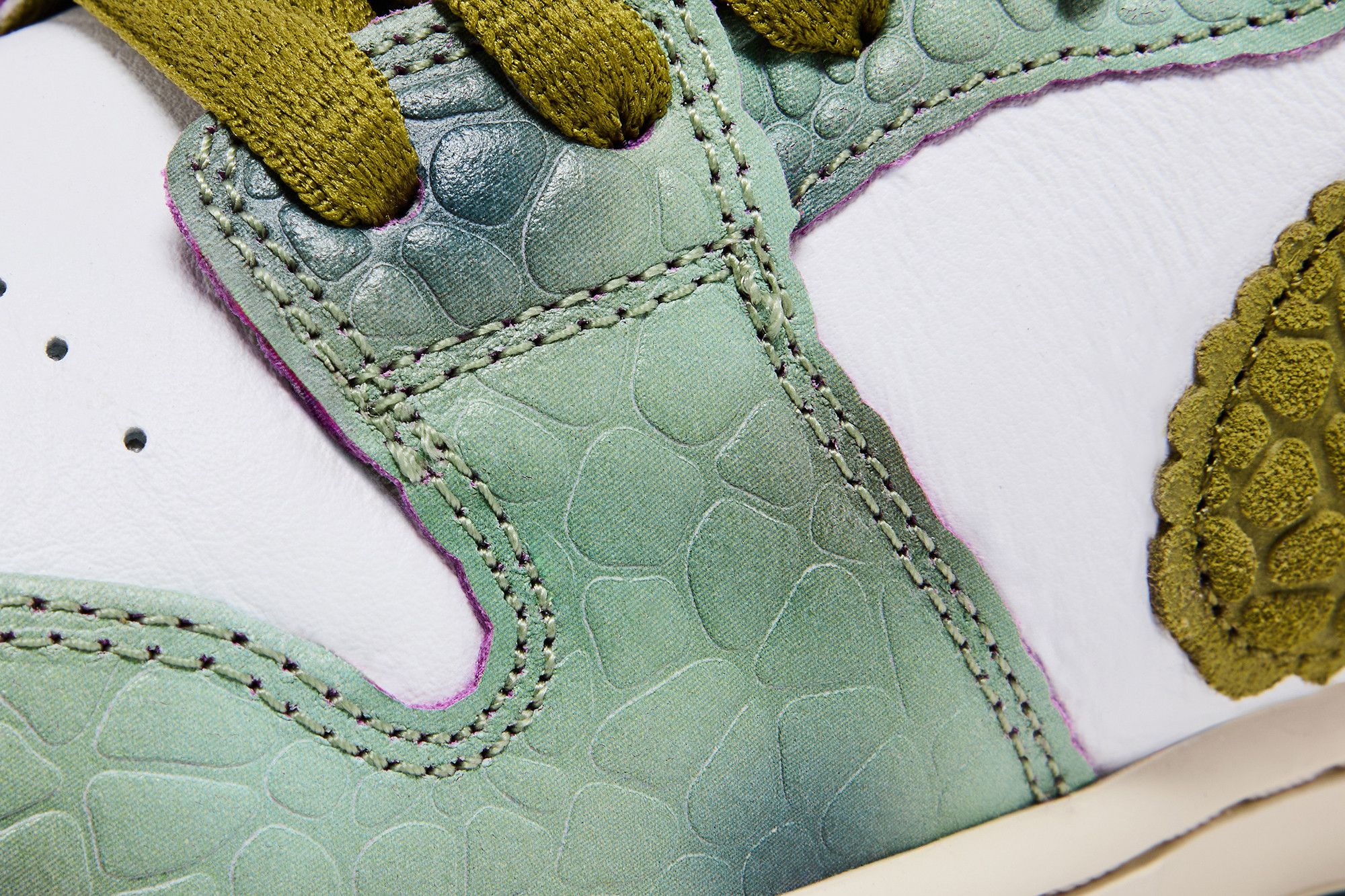 Buy Alexis Sablone x Dunk Low SB 'Chameleon' - HJ3386 300 | GOAT