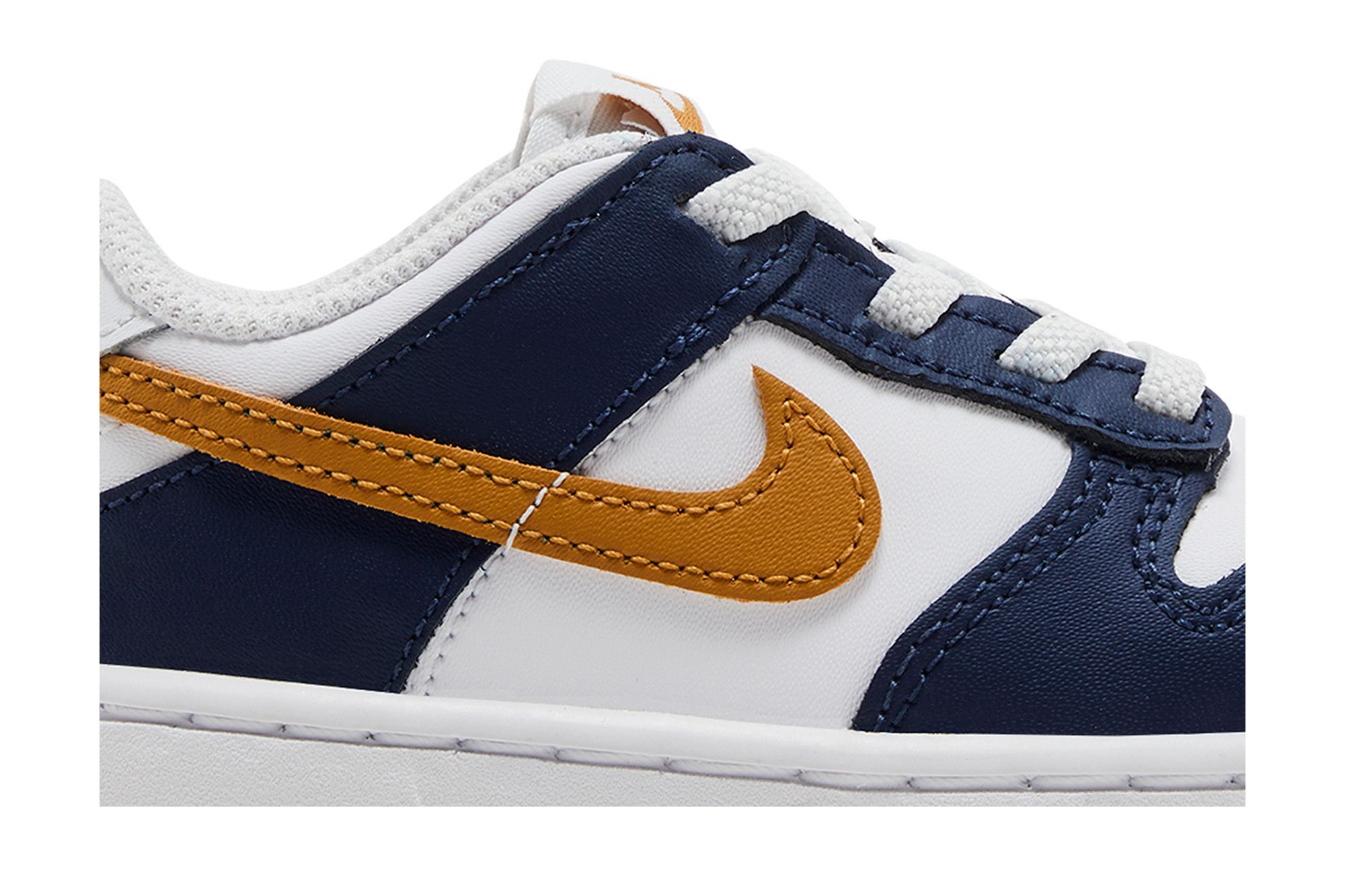 【新品】ナイキ　ダンクロー　 MIDNIGHT NAVY WHEAT The Nike Dunk Low Appears In Midnight Navy And Wheat | House