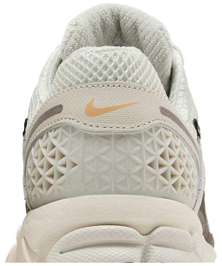 Nike Wmns Zoom Vomero 5 Light Bone Sesame