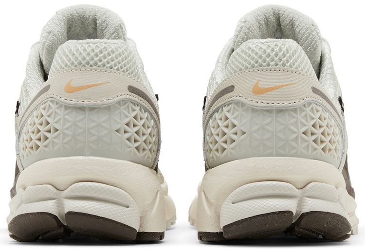 Nike Wmns Zoom Vomero 5 Light Bone Sesame