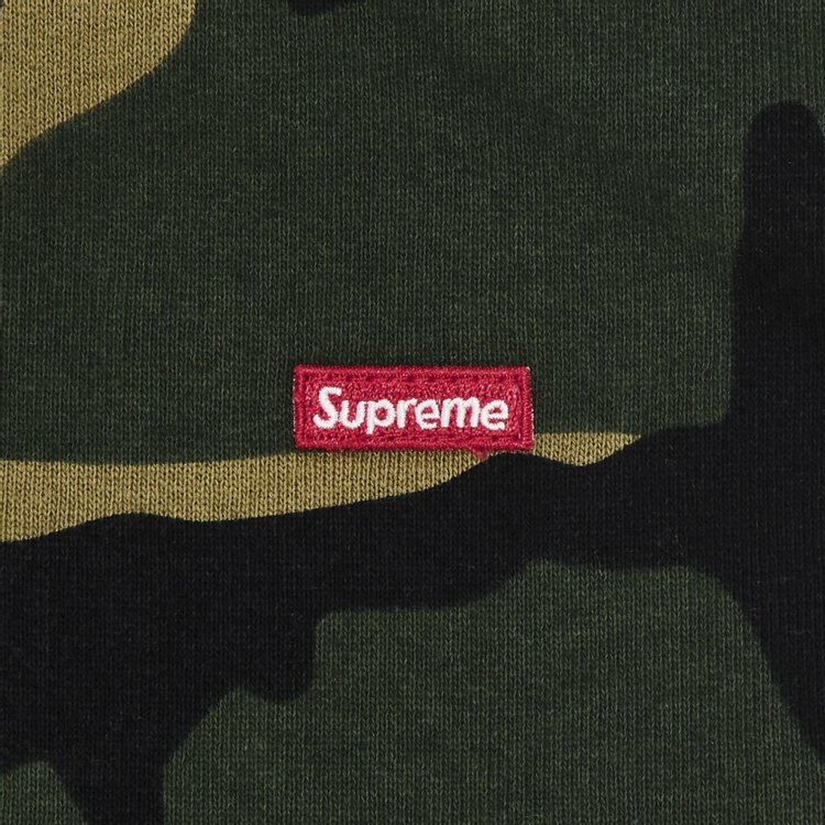 Supreme Small Box Sweatshort Woodland Camo