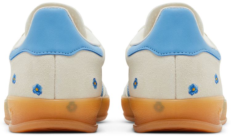 Wmns Gazelle Indoor Light Blue Floral Embroidery
