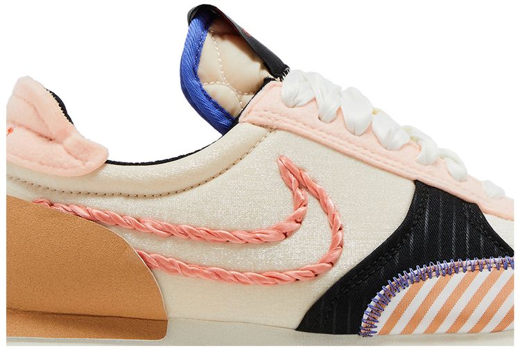 Nike Wmns Daybreak Type Crimson Tint