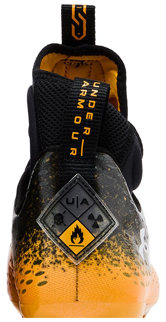 Under Armour Spotlight Lux MC 20 Black Steeltown Gold