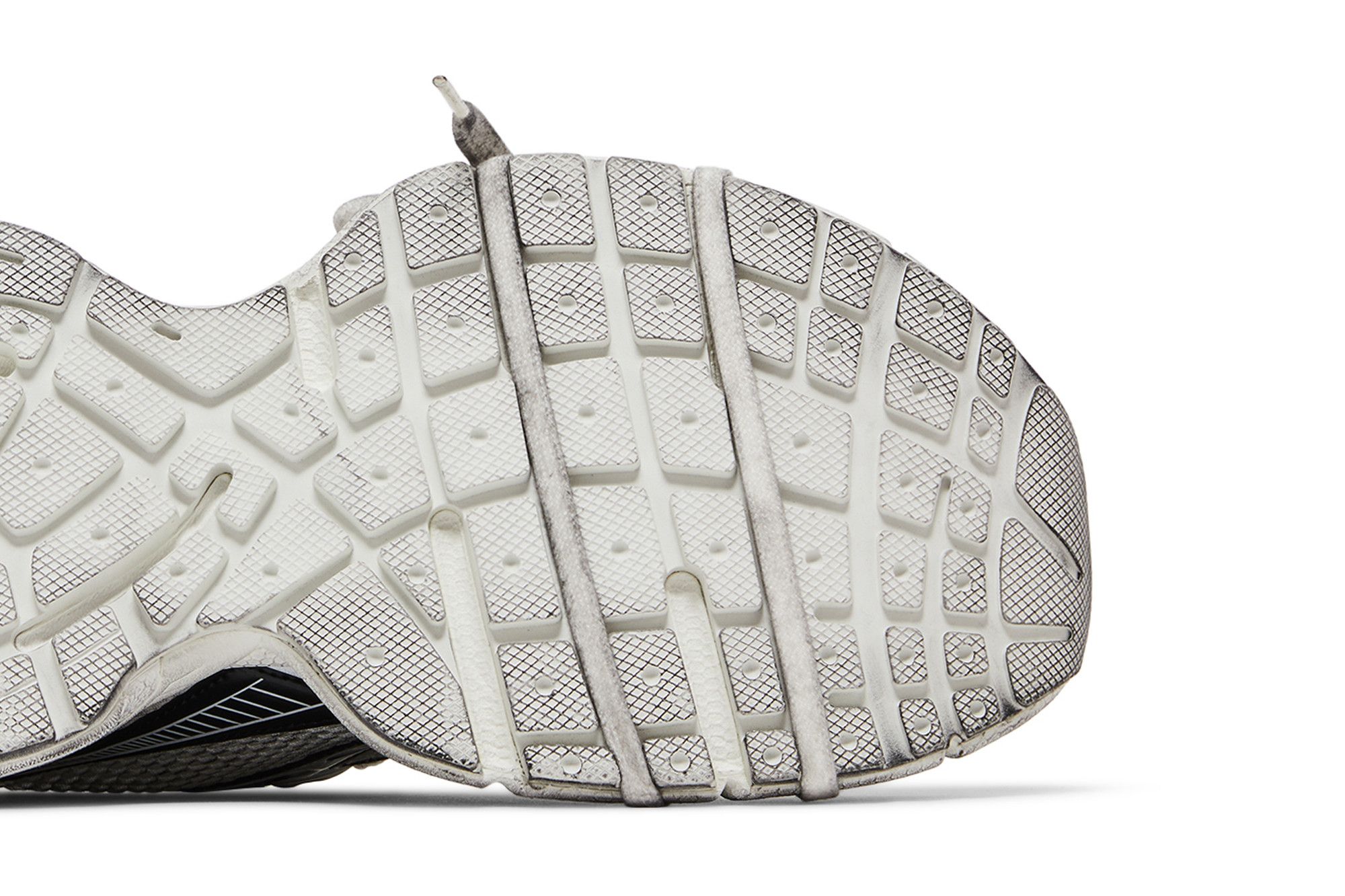 Buy Balenciaga 3XL Sneaker 'Worn-Out - White Black' - 734734 Buy Balenciaga 3XL Sneaker 'Worn-Out - White Black' - 734734